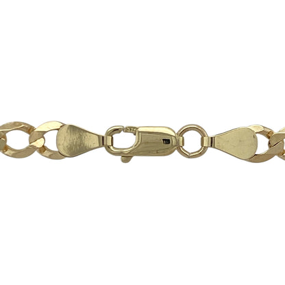 Make a bold statement with this pre-owned 9ct yellow gold curb chain, offering classic strength and unmistakable style—perfect for confident everyday wear or standout layering.

Design: The chain showcases traditional flat curb links with a smooth, polished finish, creating a sleek and masculine look.
Material: Made from 9-carat yellow gold, its rich tone and lustrous surface bring timeless appeal and lasting quality.