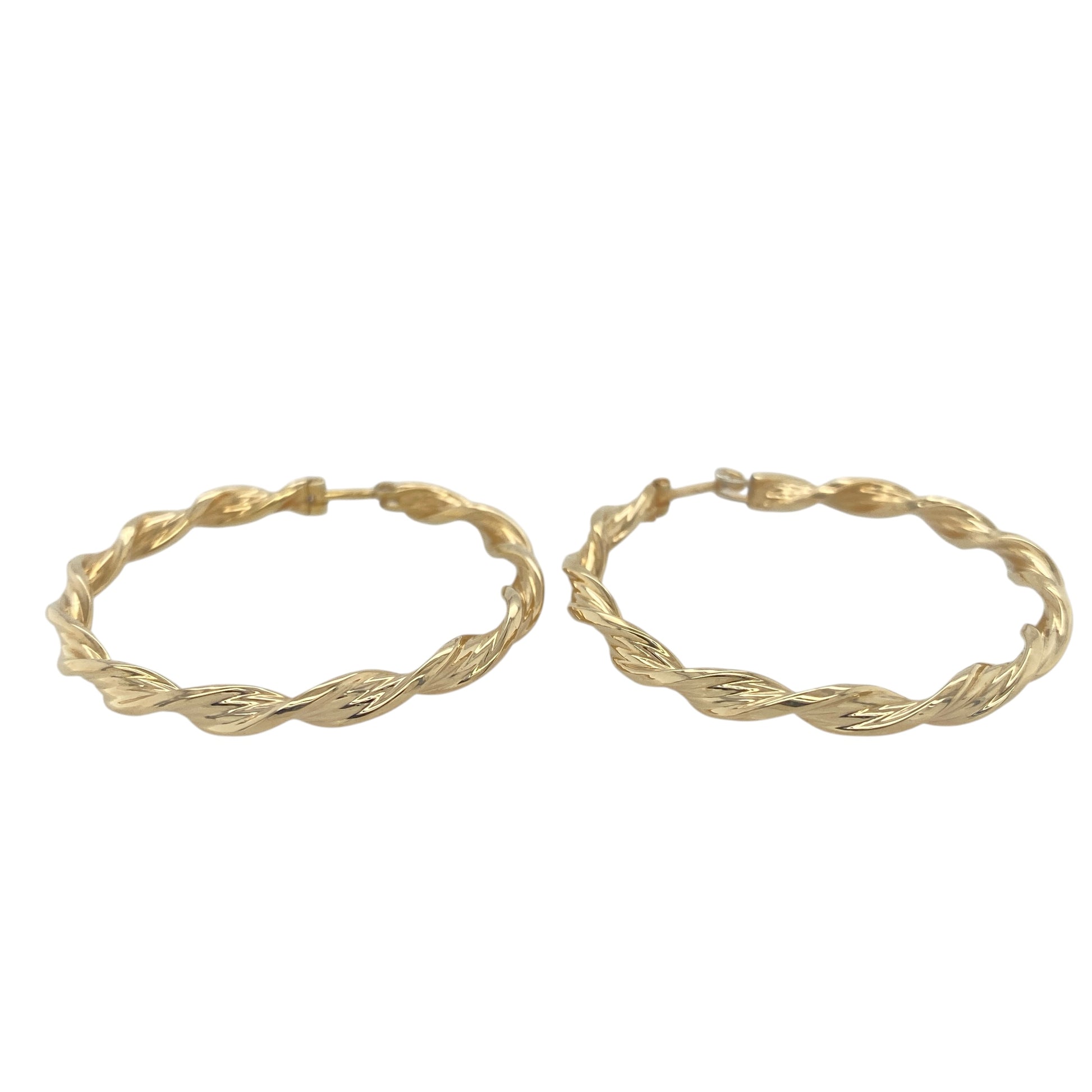 Add classic shine and effortless elegance to your collection with these pre-owned 9ct yellow gold twist hoop earrings, offering timeless style with a touch of modern texture—perfect for everyday wear or special occasions.

Design: Each earring features a graceful twisted hoop design that catches the light beautifully, creating subtle movement and depth.
