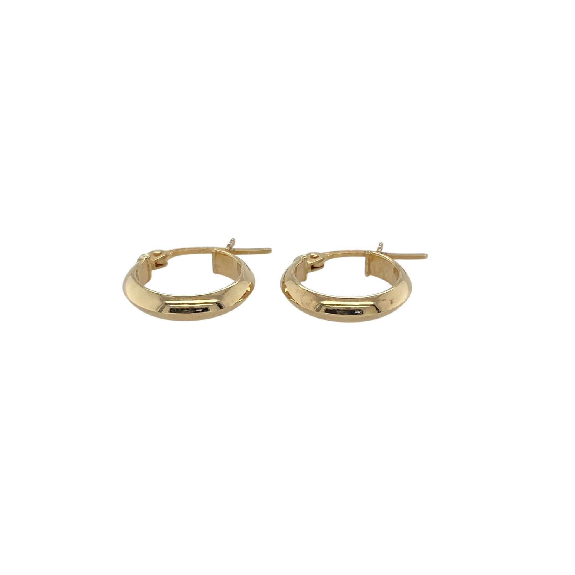 Add a touch of classic elegance to your everyday style with these pre-owned 9ct yellow gold small polished creole hoop earrings, offering timeless simplicity and effortless shine.

Design: Each earring features a traditional small creole hoop design with a smooth, polished surface that reflects light beautifully for a clean, refined look.
