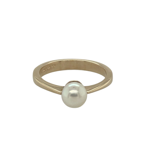 9ct Gold Pearl Solitaire Style Ring