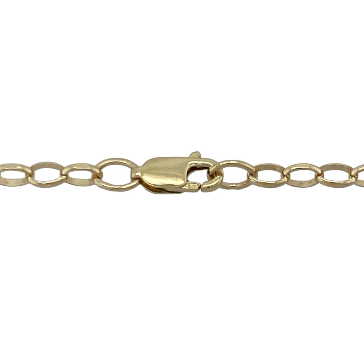 Bring classic charm and warm golden tone to your collection with this pre-owned 9ct yellow gold belcher chain—an elegant piece offering timeless style and everyday versatility.

Design: This 18" belcher chain features 3mm rounded links that create a balanced, traditional look suitable for wearing alone or with a pendant.
Material: Made from 9-carat yellow gold, the chain displays a polished, radiant finish that enhances its classic appeal.
