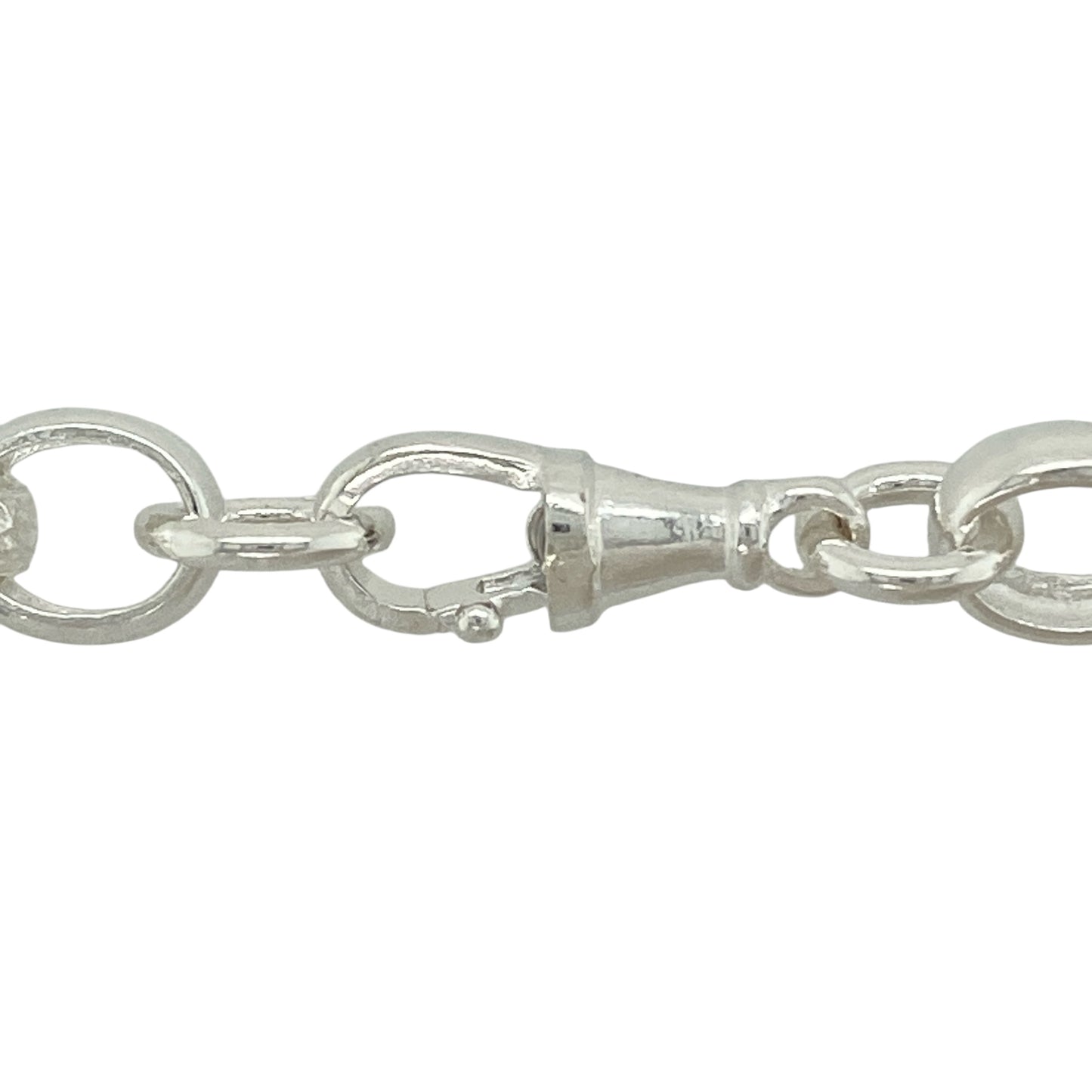 Bring bold presence and classic styling to your jewellery collection with this new 925 silver patterned oval belcher chain, offering standout design with a substantial feel.

Design: The chain features a traditional oval belcher link pattern with decorative detailing, creating a strong and timeless look with eye-catching texture.
Material: Made from solid 925 sterling silver, the polished finish provides bright shine and lasting durability.