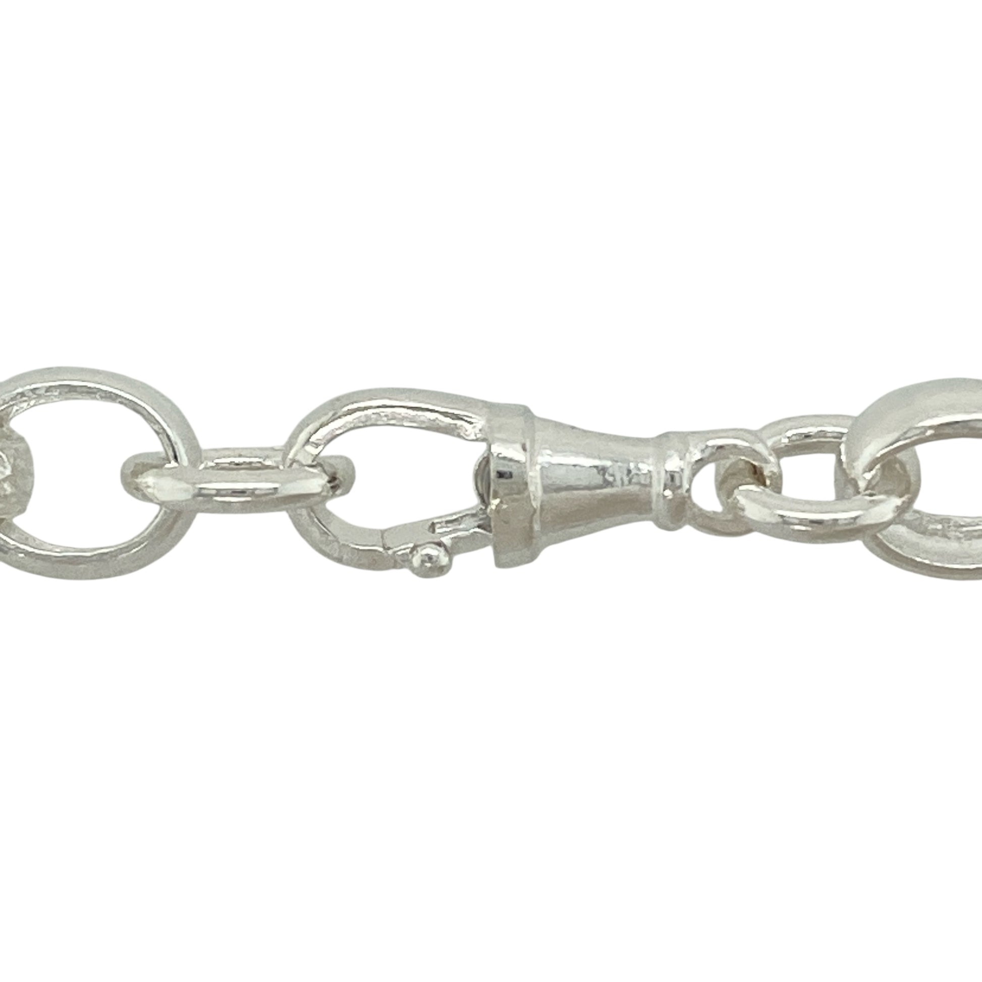 Bring bold presence and classic styling to your jewellery collection with this new 925 silver patterned oval belcher chain, offering standout design with a substantial feel.

Design: The chain features a traditional oval belcher link pattern with decorative detailing, creating a strong and timeless look with eye-catching texture.
Material: Made from solid 925 sterling silver, the polished finish provides bright shine and lasting durability.