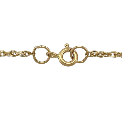 Bring classic style and refined detail to your jewellery collection with this pre-owned 9ct yellow gold Prince of Wales chain, a versatile piece with timeless appeal.

Design: The chain features the distinctive Prince of Wales link pattern with a fine 1.5mm width, offering subtle texture and elegant shine.
Material: Made from polished 9-carat yellow gold, the warm tone enhances the intricate link design and classic character.