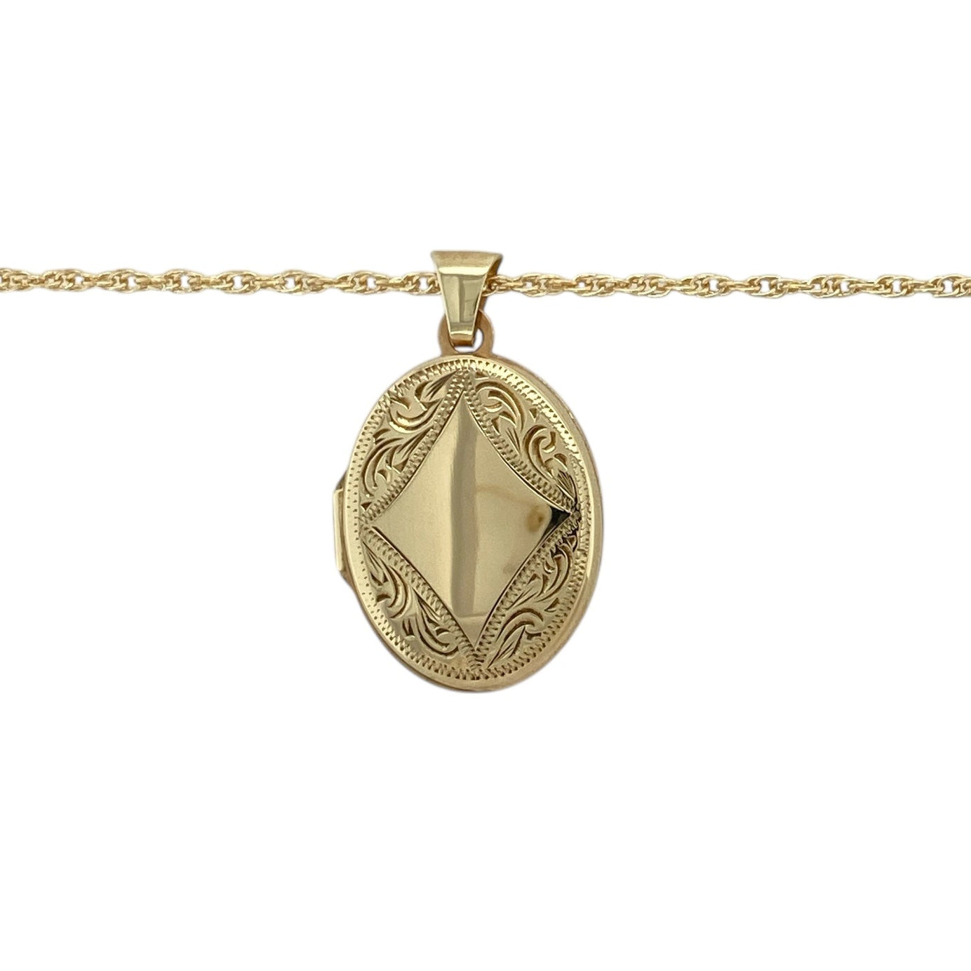 Bring timeless charm and classic elegance to your jewellery collection with this pre-owned 9ct yellow gold patterned oval locket necklace, a meaningful piece designed to be treasured.

Design: The necklace features a traditional oval locket with a decorative patterned front, suspended from a classic Prince of Wales chain for a refined and balanced look.
Material: Made from 9-carat yellow gold, the warm polished finish enhances the intricate pattern and timeless appeal.