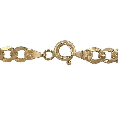 Bring bold presence and classic appeal to your jewellery collection with this pre-owned 9ct yellow gold curb chain, a standout piece designed for confident, everyday wear.

Design: This chain features a traditional curb link pattern, offering a strong and timeless profile that never goes out of style.
Material: Made from 9-carat yellow gold, the warm polished finish enhances the chain’s solid structure and enduring appeal.