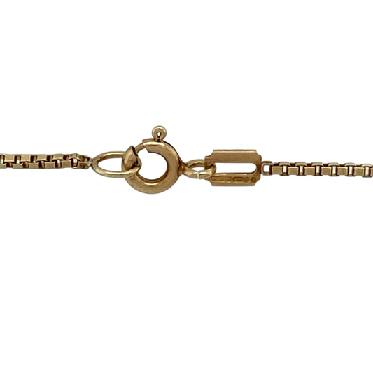 Bring clean lines and timeless simplicity to your jewellery collection with this pre-owned 9ct yellow gold box chain, a versatile piece perfect for everyday wear or pairing with a pendant.

Design: This chain features a classic box link construction, creating a smooth, structured profile with a refined, modern edge.
Material: Made from 9-carat yellow gold, the warm polished finish enhances the chain’s sleek and understated appearance.