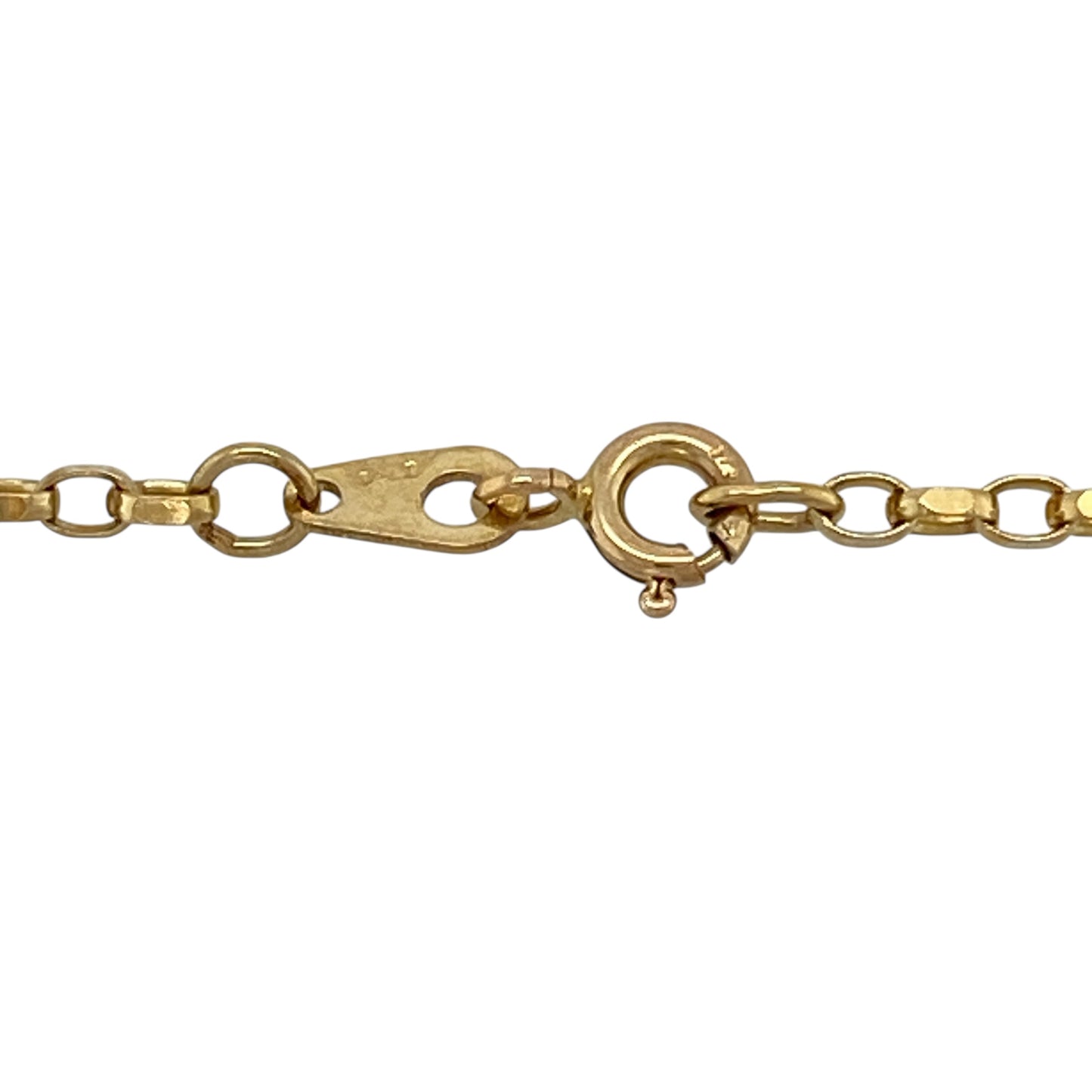 Bring classic elegance and everyday versatility to your jewellery collection with this pre-owned 9ct yellow gold belcher chain, a timeless piece suited to a variety of styles.

Design: This chain features traditional belcher links, creating a clean and balanced profile that remains a staple in fine jewellery.
Material: Made from 9-carat yellow gold, the warm polished finish enhances the rounded links and the chain’s enduring appeal.