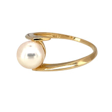 Load image into Gallery viewer, Preowned 18ct Yellow Gold Diamond &amp; Pearl Set Twist Ring in size P with the weight 3.10 grams. The pearl is 9mm diameter and there is a small diamond on the top and bottom of the pearl

