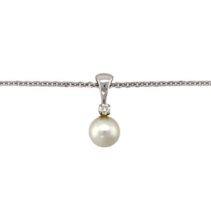 Preowned 14ct White Gold Diamond & Pearl Set Pendant on a 9ct White Gold 16" faceted belcher chain. The necklace has the weight 3.50 grams and the pendant is 1.7cm long. The pearl stone is 7mm diameter