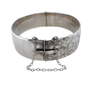 Preowned 925 Silver Engraved Patterned Bangle with the weight 47.40 grams. The bangle is 16mm wide and has the diameter 6.2cm