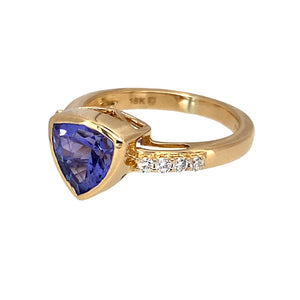 Preowned 18ct Yellow Gold Diamond & Tanzanite Set Ring in size J with the weight 3.90 grams. The tanzanite stone is 7mm by 7mm by 7mm