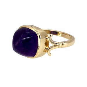 Preowned 9ct Yellow Gold & Amethyst Cabochon Set Ring in size N to O with the weight 3.60 grams. The amethyst stone is approximately 10mm by 10mm