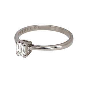 Preowned 18ct White Gold & Diamond Set Emerald Cut Solitaire Ring in size O with the weight 2.40 grams. The diamond is approximately 28pt and is approximate clarity VS2 and colour J - K