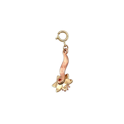 Celebrate Welsh heritage and timeless elegance with this pre-owned 9ct yellow and rose gold Clogau Daffodil clip-on charm, featuring the iconic daffodil design that symbolises hope, renewal and the national flower of Wales.

Design: The charm showcases the beautifully detailed Clogau daffodil motif, highlighted in contrasting rose gold against polished yellow gold. Its elegant clip-on fitting makes it easy to add to a charm bracelet or necklace for a personalised and meaningful look.