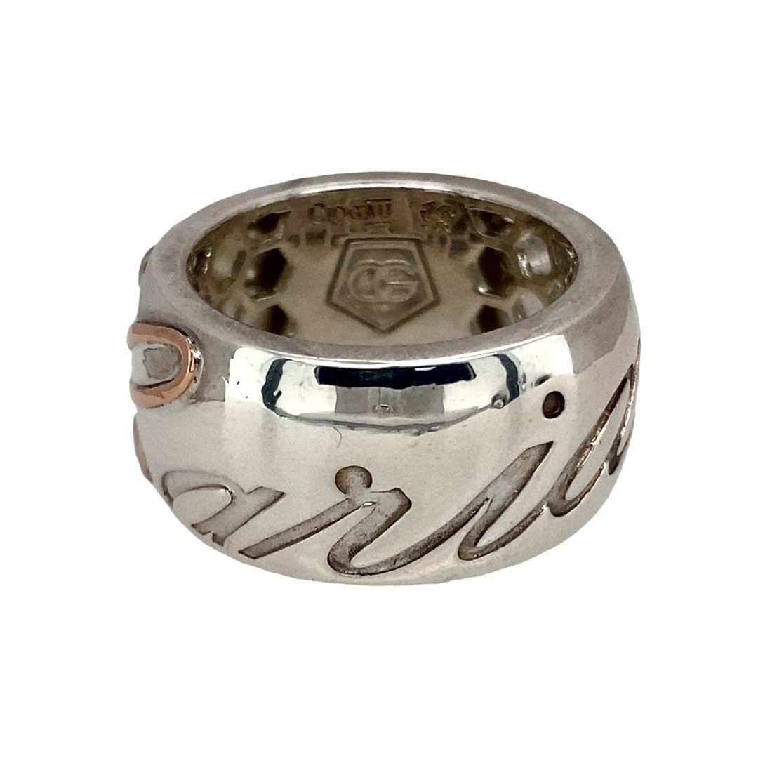 Bring heartfelt meaning and timeless style to your collection with this pre-owned 925 silver with 9ct rose gold Clogau Cariad wedding band ring—a beautiful expression of love and connection.

Design: The ring features the word Cariad—Welsh for “love”—engraved across the band, framed with elegant rose gold detailing that symbolises warmth and affection.