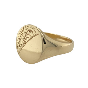 Add classic detail to your jewellery collection with this pre-owned 9ct yellow gold patterned oval signet ring, featuring:

Design: An oval-shaped signet with intricate surface patterning, combining tradition with elegant texture.
Material: 9-carat yellow gold, offering a warm, polished finish with timeless appeal.
Ring Front: Measures 14mm high, creating a refined yet noticeable presence on the finger.
Size & Weight: Designed in size R and weighs 4.90 grams, offering a comfortable and well-balanced fit.
