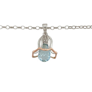 Add a touch of nature-inspired elegance to your jewellery collection with this pre-owned 925 silver with 9ct rose gold and blue stone flower Clogau pendant.

Design: Featuring a beautiful flower design adorned with a vibrant blue stone, this pendant captures the essence of nature, with delicate 9ct rose gold accents for added elegance.
Material: Made from 925 sterling silver with 9ct rose gold, the pendant is complemented by a striking blue stone that brings depth and color to the design.
