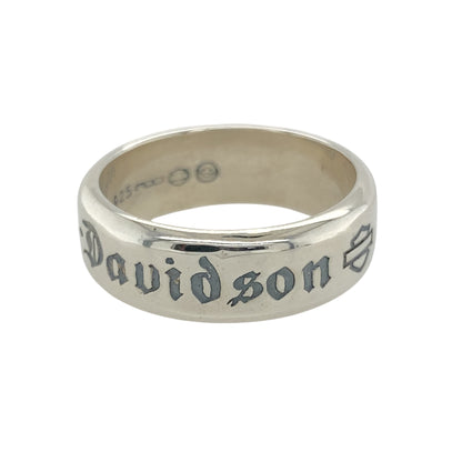 Add a bold statement to your jewellery collection with this pre-owned 925 silver Harley Davidson band ring.

Design: Featuring the iconic Harley Davidson design, this band ring embodies the spirit of adventure and strength with its rugged and stylish look.
Material: Crafted from high-quality 925 sterling silver, this ring offers durability and a polished finish that stands out.
Size & Weight: Weighing 9.80 grams, the band is 8mm wide, offering a solid and comfortable fit in size U.