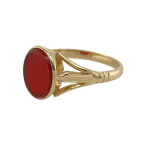 Add a classic and timeless piece to your jewellery collection with this pre-owned 9ct yellow gold and carnelian set oval signet ring.

Design: A traditional signet ring featuring a rich, oval-cut carnelian stone, set in a sleek and polished gold band for a refined look.
Material: Made from 9-carat yellow gold, offering a warm, polished finish that complements the deep tones of the carnelian.
Gemstone Detail: The carnelian stone measures 10mm by 8mm, with its smooth, oval shape adding to the ring’s classic