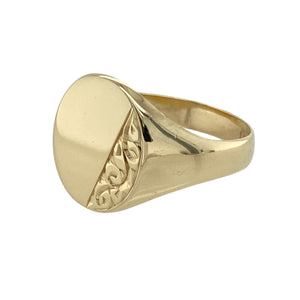 Bring classic elegance to your collection with this pre-owned 9ct yellow gold oval patterned signet ring, offering traditional design with refined detail, perfect for everyday wear or special occasions.

Design: The oval-shaped head features intricate patterning, creating a timeless look with distinctive character and style.
Material: Made from 9-carat yellow gold, the polished finish enhances the warm tones and sharp detailing of the patterned surface.