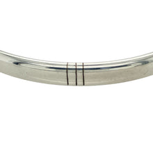 Load image into Gallery viewer, Bring classic texture to your collection with this pre-owned 925 solid silver line patterned bangle, offering timeless style with subtle detailing—perfect for everyday wear or refined stacking.

Design: The bangle features a continuous line pattern around its surface, adding gentle texture and visual interest to a sleek, circular silhouette.
Material: Made from solid 925 sterling silver, the polished finish highlights the engraved detailing and gives the piece a bright, refined shine.

