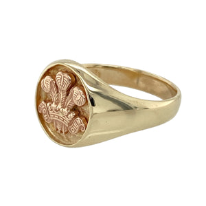 Bring heritage and warmth to your collection with this pre-owned 9ct yellow and rose gold Welsh Three Feathers signet ring, offering a meaningful design with elegant contrast—perfect for daily wear or symbolic gifting.

Design: The oval face features the iconic Welsh Three Feathers emblem, crafted in contrasting rose gold for added depth and distinction.
Material: Made from 9-carat yellow and rose gold, the polished finish enhances the warmth of both metals and brings out the detailed emblem.
