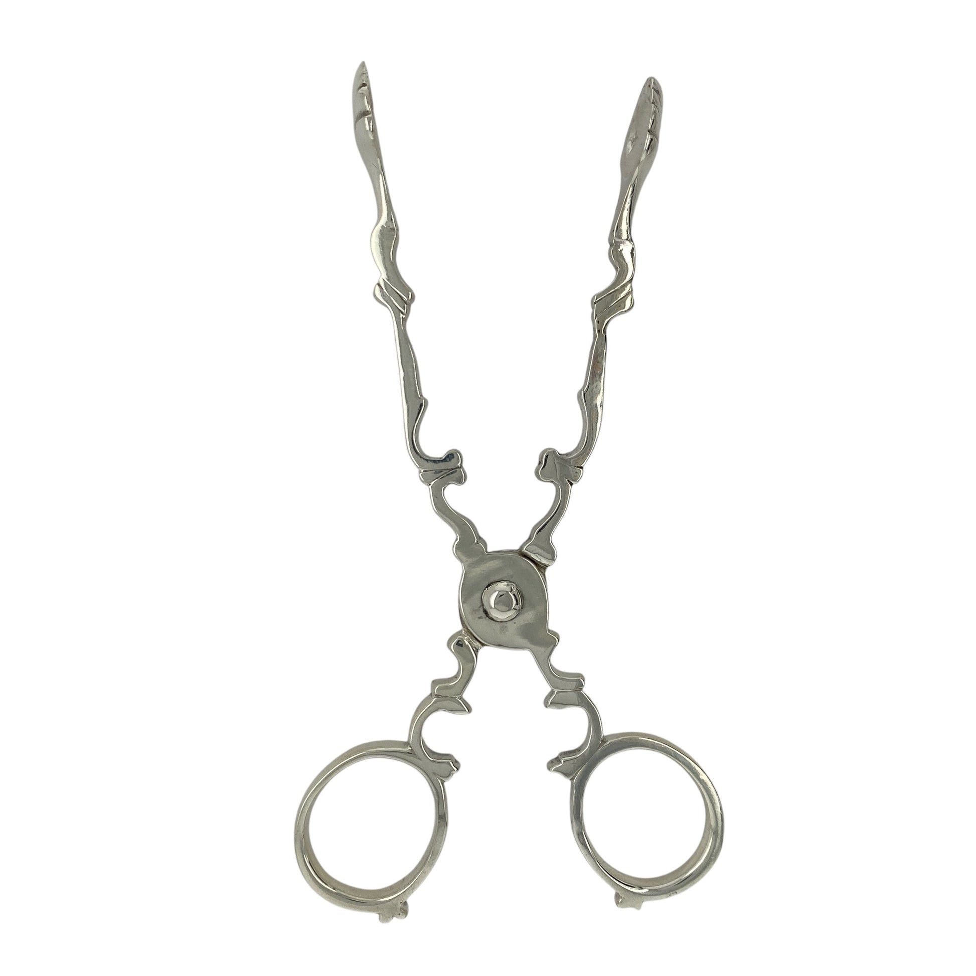Bring timeless elegance to your tableware collection with these pre-owned 925 silver sugar tongs, offering classic functionality with a refined finish—perfect for tea service, display, or thoughtful gifting.

Design: These traditional sugar tongs feature a gently curved shape and smooth arms, designed for easy handling and timeless style.
Material: Made from 925 sterling silver, the polished finish adds a bright, clean shine and showcases the quality of the silver.
 