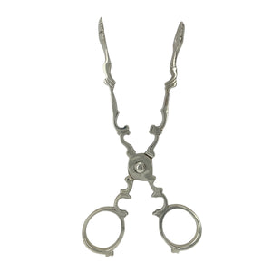 Bring timeless elegance to your tableware collection with these pre-owned 925 silver sugar tongs, offering classic functionality with a refined finish—perfect for tea service, display, or thoughtful gifting.

Design: These traditional sugar tongs feature a gently curved shape and smooth arms, designed for easy handling and timeless style.
Material: Made from 925 sterling silver, the polished finish adds a bright, clean shine and showcases the quality of the silver.
 