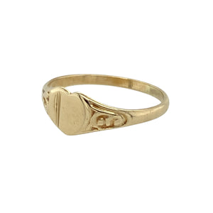 Bring sweet charm to your collection with this pre-owned 9ct yellow gold patterned heart signet ring, offering delicate detail and timeless sentiment—perfect for everyday wear or a meaningful gift.

Design: The ring features a heart-shaped face with subtle patterning, adding texture and a touch of romance to this petite signet style.
Material: Made from 9-carat yellow gold, the polished finish enhances the warm tone and fine engraved details.
