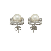 Load image into Gallery viewer, 14ct White Gold Diamond &amp; Pearl Set Stud Earrings
