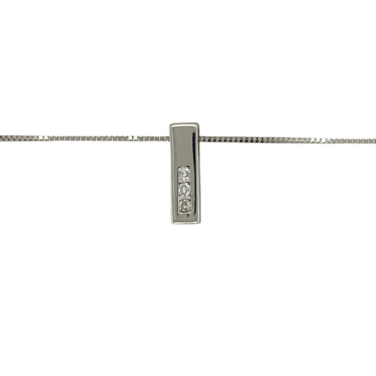 Bring sleek sparkle and minimalist elegance to your collection with this pre-owned 9ct white gold bar pendant necklace, featuring a fine diamond accent—perfect for everyday sophistication or subtle layering.

Design: The pendant measures 11mm long and is styled as a slim vertical bar, set with a single sparkling diamond for a clean and modern look. It hangs from a delicate 16" fine box chain that complements the pendant’s refined design.
