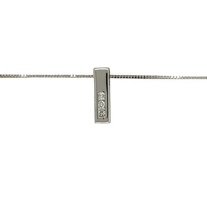Bring sleek sparkle and minimalist elegance to your collection with this pre-owned 9ct white gold bar pendant necklace, featuring a fine diamond accent—perfect for everyday sophistication or subtle layering.

Design: The pendant measures 11mm long and is styled as a slim vertical bar, set with a single sparkling diamond for a clean and modern look. It hangs from a delicate 16" fine box chain that complements the pendant’s refined design.
