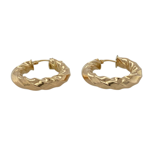 Add texture and timeless shine to your collection with these pre-owned 9ct yellow gold twisted hoop creole earrings—perfect for classic elegance with a dynamic finish.

Design: Each earring features a bold twisted hoop design in a creole shape, offering movement and light-catching texture from every angle.
Material: Made from 9-carat yellow gold, the polished finish enhances the curves and adds a warm, radiant glow.
