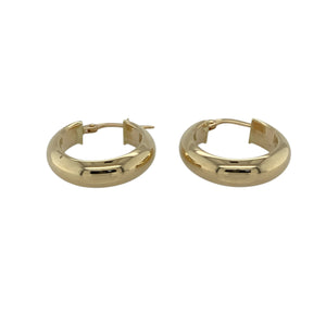 Add classic shape and effortless shine to your collection with these pre-owned 9ct yellow gold oval plain creole earrings—perfect for everyday elegance with timeless appeal.

Design: Each earring features a smooth oval creole shape with clean lines and a polished finish for a simple, refined look.
Material: Made from 9-carat yellow gold, the high-shine surface enhances the sleek silhouette with a warm, radiant glow.
