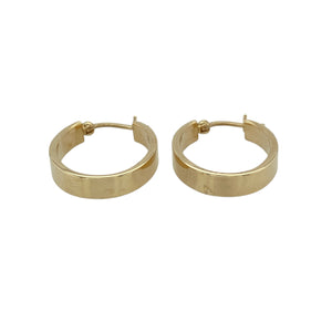 Add sleek elegance and timeless simplicity to your collection with these pre-owned 9ct yellow gold plain oval creole earrings—perfect for versatile wear with a classic finish.

Design: Each earring features a smooth oval creole shape with clean, polished lines for a refined and understated look.
Material: Made from 9-carat yellow gold, the high-shine finish enhances the elegant silhouette with a warm, golden glow.
