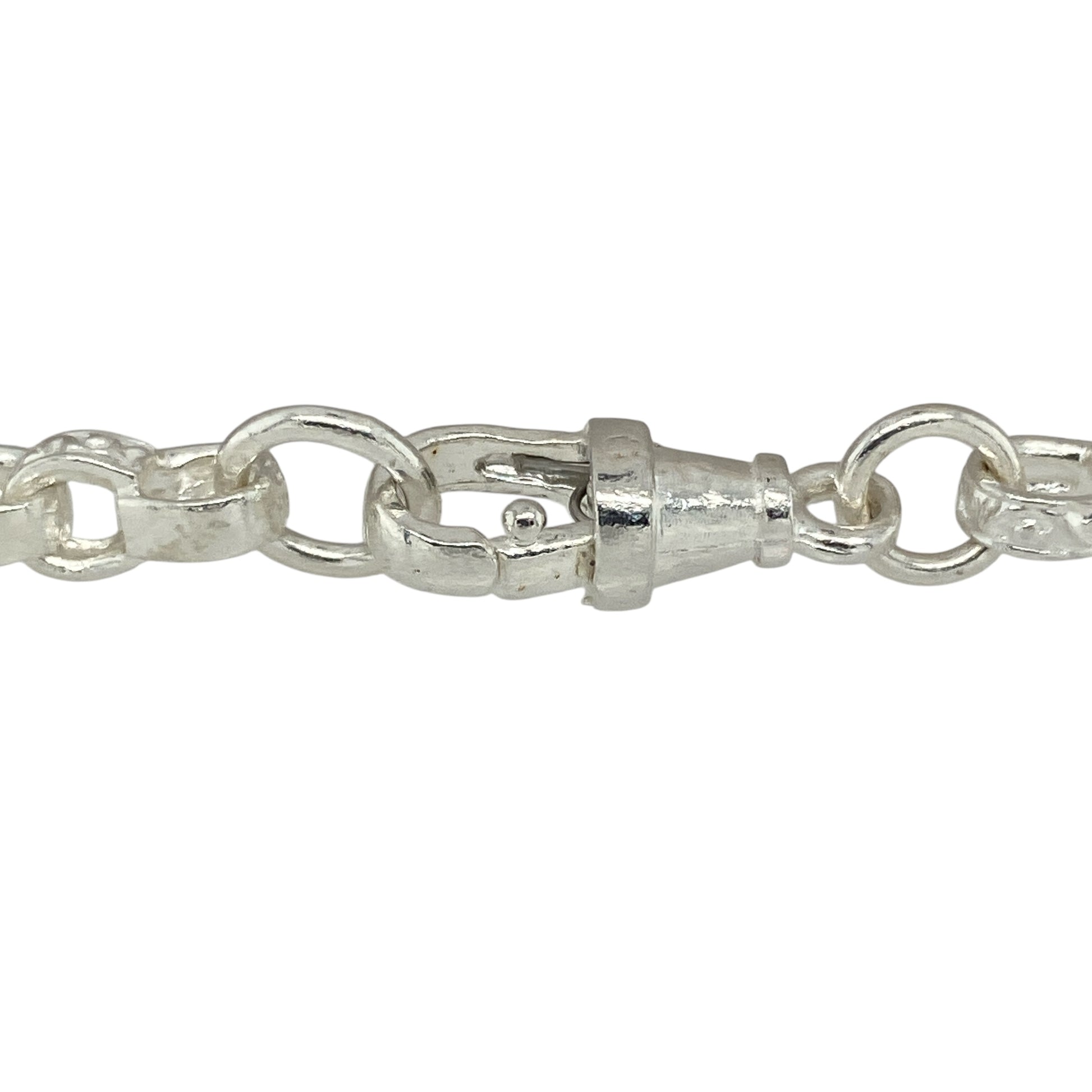 Bring delicate detail and refined elegance to your jewellery collection with this new 925 silver 7.5" patterned engraved oval micro belcher bracelet—a subtle and beautifully crafted piece perfect for everyday wear.

Design: Featuring 2mm wide oval micro belcher links, each one finely engraved with a patterned finish that adds texture and understated sparkle.
Material: Made from solid 925 sterling silver, the polished and detailed surface provides a sleek, high-shine look with intricate styling.
