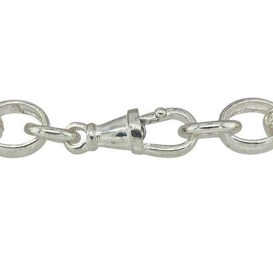 Bring refined texture and timeless detail to your jewellery collection with this new 925 silver 7.5" patterned engraved oval belcher bracelet—a beautifully balanced piece with bold styling and intricate craftsmanship.

Design: Featuring 9mm wide oval belcher links, the bracelet alternates between polished plain links and engraved patterned links for a classic yet eye-catching look.
