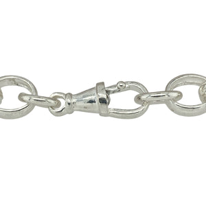 Bring refined texture and timeless detail to your jewellery collection with this new 925 silver 7.5" patterned engraved oval belcher bracelet—a beautifully balanced piece with bold styling and intricate craftsmanship.

Design: Featuring 9mm wide oval belcher links, the bracelet alternates between polished plain links and engraved patterned links for a classic yet eye-catching look.
