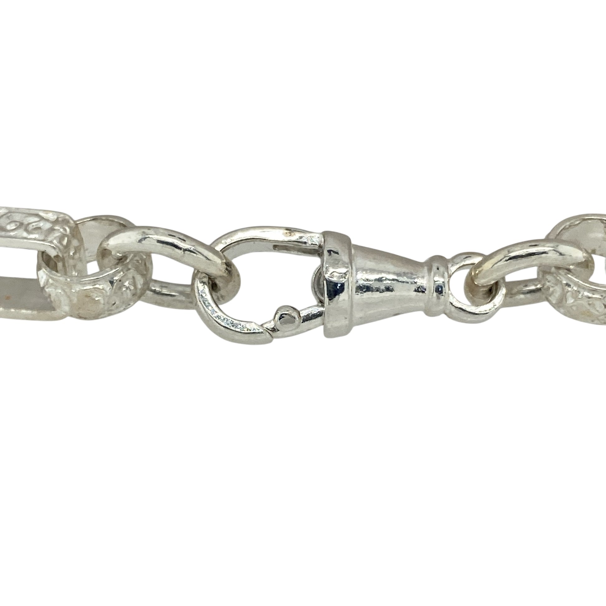 Bring vintage-inspired detail and elegant texture to your jewellery collection with this new 925 silver 7.5" patterned engraved gypsy link bracelet—a refined piece blending classic styling with intricate design.

Design: Featuring 4mm wide gypsy links, the bracelet alternates between plain polished links and intricately engraved patterned links, creating a timeless and decorative look.

