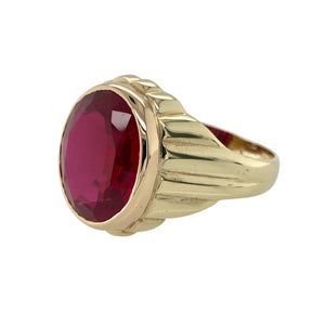 Bring bold style and classic presence to your collection with this pre-owned 9ct yellow gold and red stone signet ring—a statement piece with timeless appeal.

Design: This substantial ring features a 15mm by 13mm oval red stone, set in a traditional signet style for a strong and distinguished look.
Material: Made from 9-carat yellow gold, the polished finish enhances the rich hue of the stone and gives the piece a luxurious feel.
