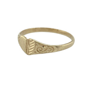 Bring delicate charm and timeless sentiment to your collection with this pre-owned 9ct yellow gold patterned heart signet ring—a sweet design perfect for a woman’s pinky or a child’s keepsake.

Design: This ring features a 5mm high heart-shaped face with fine patterned detailing, adding a touch of vintage-inspired elegance.
Material: Made from 9-carat yellow gold, the polished finish enhances the intricate design and provides a soft, warm glow.

