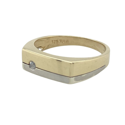 Bring sleek contrast and subtle brilliance to your collection with this pre-owned 9ct yellow and white gold diamond set signet ring—a modern twist on a timeless classic.

Design: This ring features a 6mm wide rectangular face with a white gold panel accented by a single diamond, offering a clean, contemporary look.
Material: Made from 9-carat yellow and white gold, the polished finish enhances the crisp contrast between metals and highlights the refined styling.
