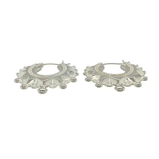 Bring timeless elegance and versatile shine to your collection with these new 925 silver fancy medium-sized round creole earrings, offering a classic design and refined presence—perfect for elevating any outfit.

Design: The earrings feature a sophisticated round creole style with a fancy, detailed finish, measuring approximately 29mm in diameter. Their graceful curves and intricate design make them a versatile and eye-catching choice.
