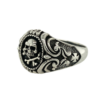 Bring bold attitude and edgy symbolism to your collection with this new 925 silver skull and crossbones signet ring, offering a striking design and fearless presence—perfect for making a powerful statement.

Design: The ring features a dramatic skull and crossbones motif on the front, measuring 18mm high, with patterned shoulders that add extra detail and character. The combination of these elements creates a strong, rebellious look that stands out boldly.
