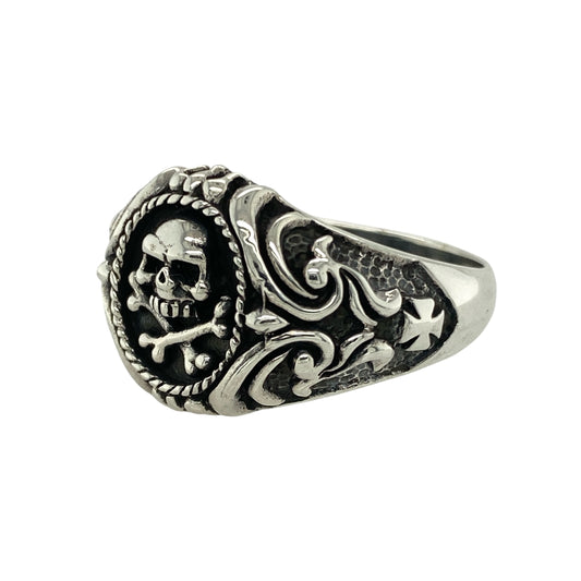 Bring bold attitude and edgy symbolism to your collection with this new 925 silver skull and crossbones signet ring, offering a striking design and fearless presence—perfect for making a powerful statement.

Design: The ring features a dramatic skull and crossbones motif on the front, measuring 18mm high, with patterned shoulders that add extra detail and character. The combination of these elements creates a strong, rebellious look that stands out boldly.
