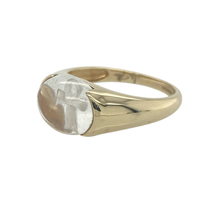 Bring symbolic meaning and bold design to your jewellery collection with this pre-owned 9ct yellow gold ring—featuring an inscribed Ankh symbol within a striking oval stone for a piece rich in character.

Design: A 12mm by 10mm oval stone forms the focal point, with an Ankh symbol inscribed inside, offering both visual intrigue and spiritual significance.
Material: Made from 9-carat yellow gold, the warm-toned band frames the stone beautifully, enhancing the detail and contrast of the central motif.
