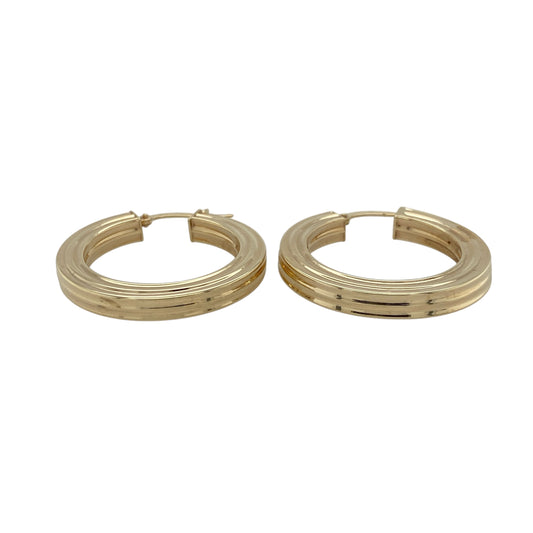 Add bold texture and modern edge to your look with these pre-owned 9ct yellow gold line style square tube hoop creole earrings—stylish, structured, and full of shine.

Design: These creole earrings feature a square tube profile with a textured line-style finish, combining sharp angles and eye-catching detail for a contemporary twist on a classic hoop.
Material: Made from 9-carat yellow gold, the polished and textured surfaces reflect light beautifully while adding depth and dimension.
