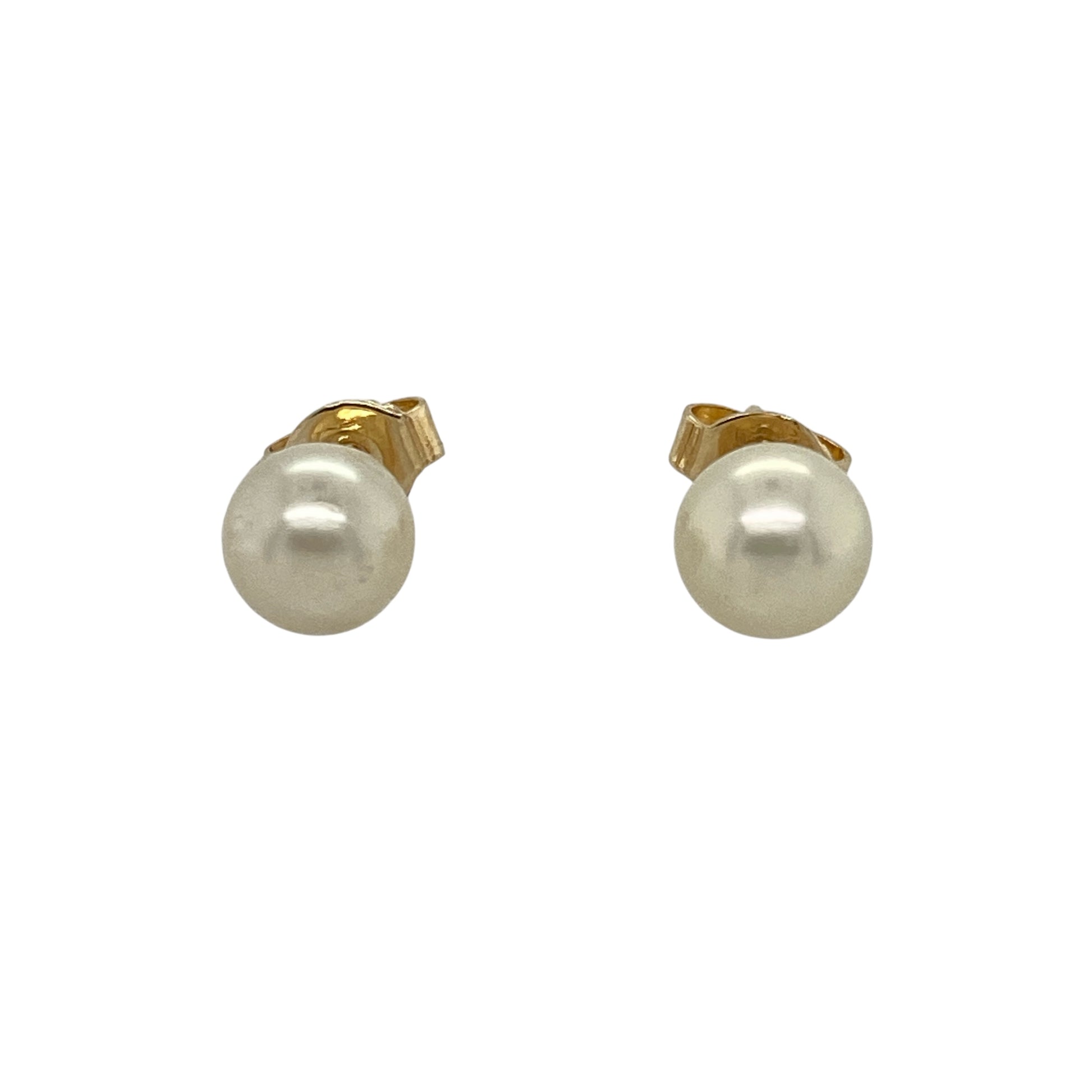 Timeless and elegant, these pre-owned 9ct yellow gold pearl stud earrings offer classic sophistication—perfect for everyday grace or special occasion style.

Design: Each earring features a 6mm round pearl set on a polished gold post, creating a simple yet refined silhouette.
Material: Made from 9-carat yellow gold, the smooth finish complements the soft lustre of the pearls for a warm, graceful look.
