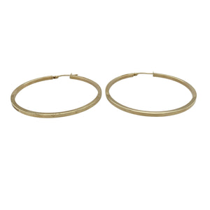 Bold and timeless, these pre-owned 9ct yellow gold large hoop creole earrings offer classic elegance with everyday versatility—perfect for effortless statement style.

Design: Each earring features a smooth, plain large hoop in a traditional creole shape, offering a clean and polished look.
Material: Made from 9-carat yellow gold, the high-shine finish enhances the warm tone and sleek silhouette.
Earring Detail: The larger size provides noticeable presence while maintaining a lightweight, comfortable feel.
